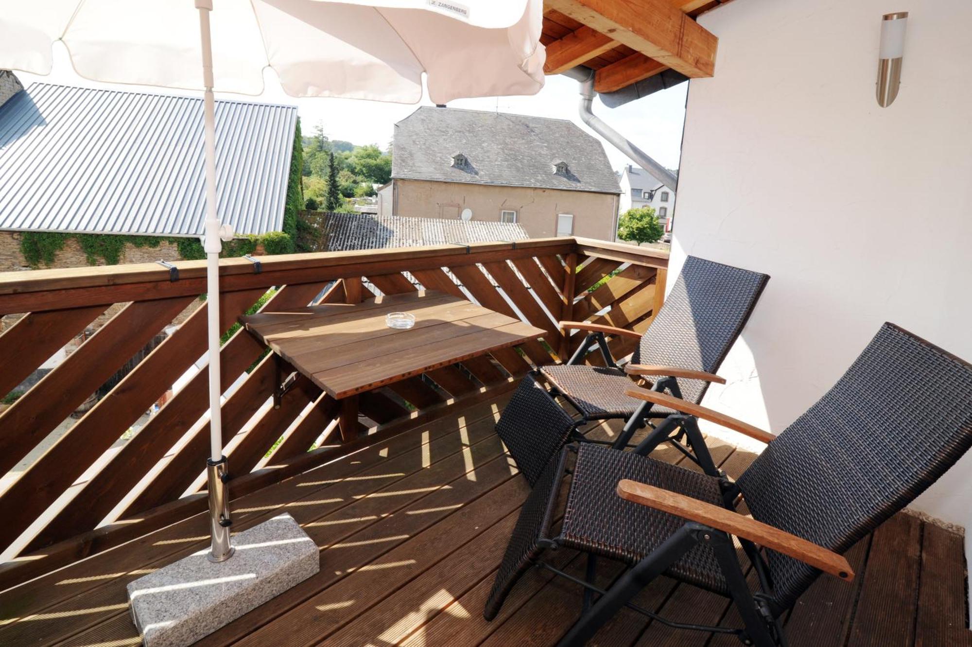 Weingut U. Gaestehaus Becker Platten 外观 照片